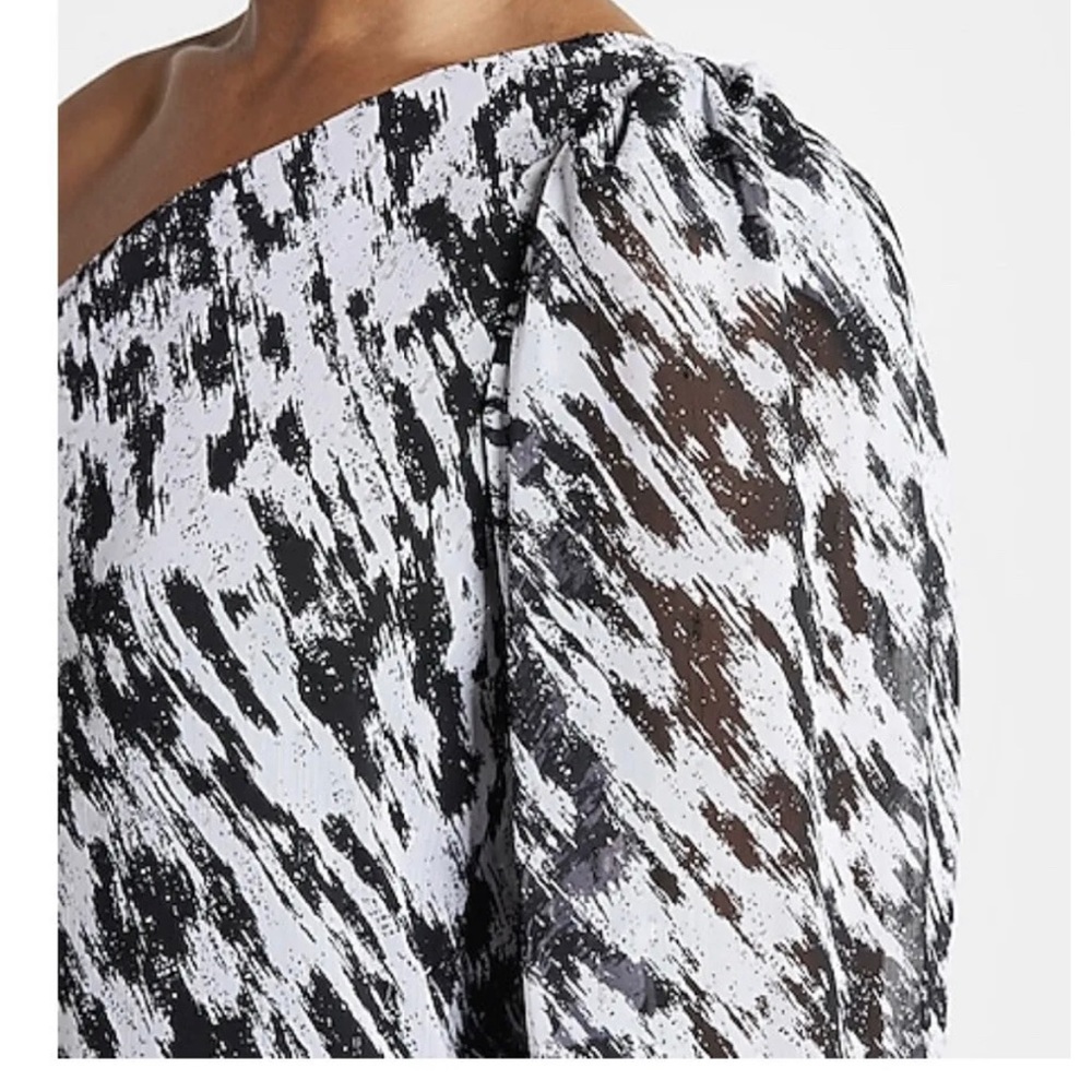 EXPRESS. One Shoulder Top - Picture 5 of 7